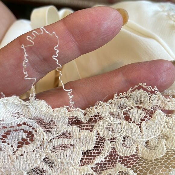 Vtg 50s cream colored nylon full slip - Picture 7 of 8